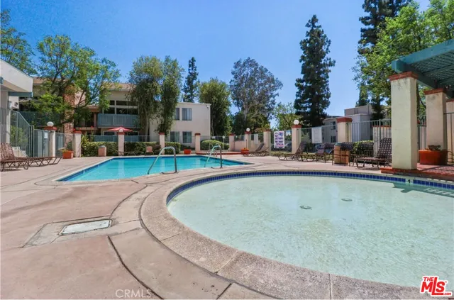 $525,000 | 5700 Etiwanda Avenue, Unit 135, Tarzana, CA 91356