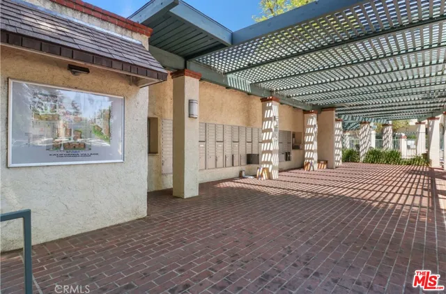 $525,000 | 5700 Etiwanda Avenue, Unit 135, Tarzana, CA 91356