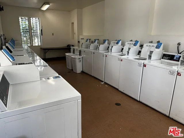 $525,000 | 5700 Etiwanda Avenue, Unit 135, Tarzana, CA 91356