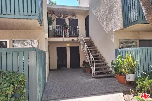 $525,000 | 5700 Etiwanda Avenue, Unit 135, Tarzana, CA 91356