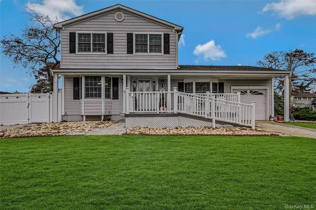 $819,990 | 66 Rosemary Place, East Islip, NY 11730