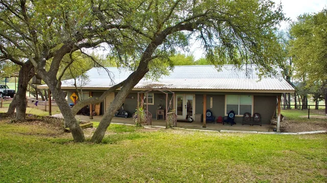 $2,402,720 | 2010 County Road 228, Florence, TX 76527
