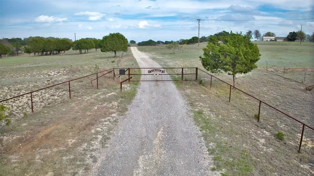 $2,402,720 | 2010 County Road 228, Florence, TX 76527