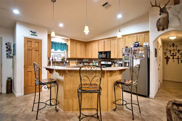 $2,402,720 | 2010 County Road 228, Florence, TX 76527