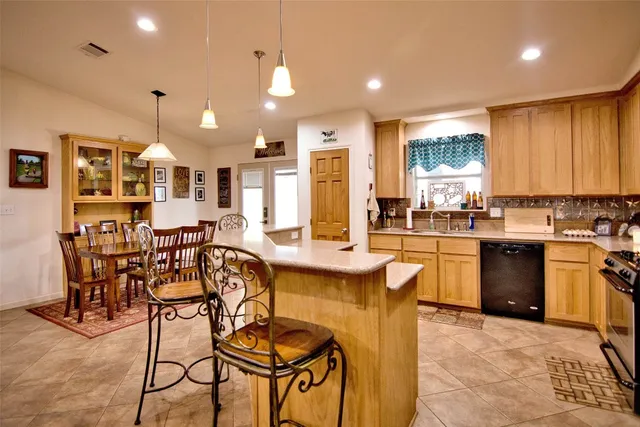 $2,402,720 | 2010 County Road 228, Florence, TX 76527