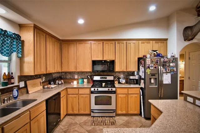 $2,402,720 | 2010 County Road 228, Florence, TX 76527