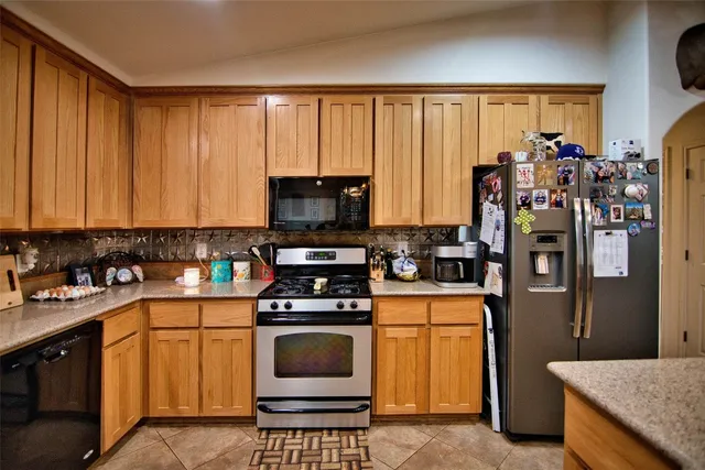 $2,402,720 | 2010 County Road 228, Florence, TX 76527