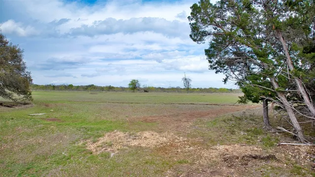 $2,402,720 | 2010 County Road 228, Florence, TX 76527