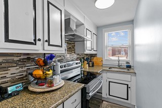 219 Bucklin Street Pawtucket, RI 02861 - Photo 2 of 21