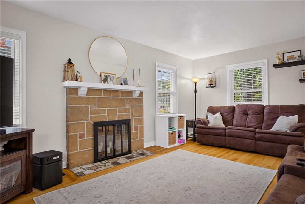 302 Lindsay Road Carnegie, PA 15106 - Photo 15 of 34 Gallery Image 15