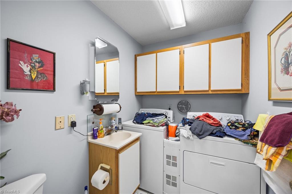 4024 Rural Retreat Road Burlington, NC 27215 - Photo 24 of 50 Laundry/ 1/2 Bath