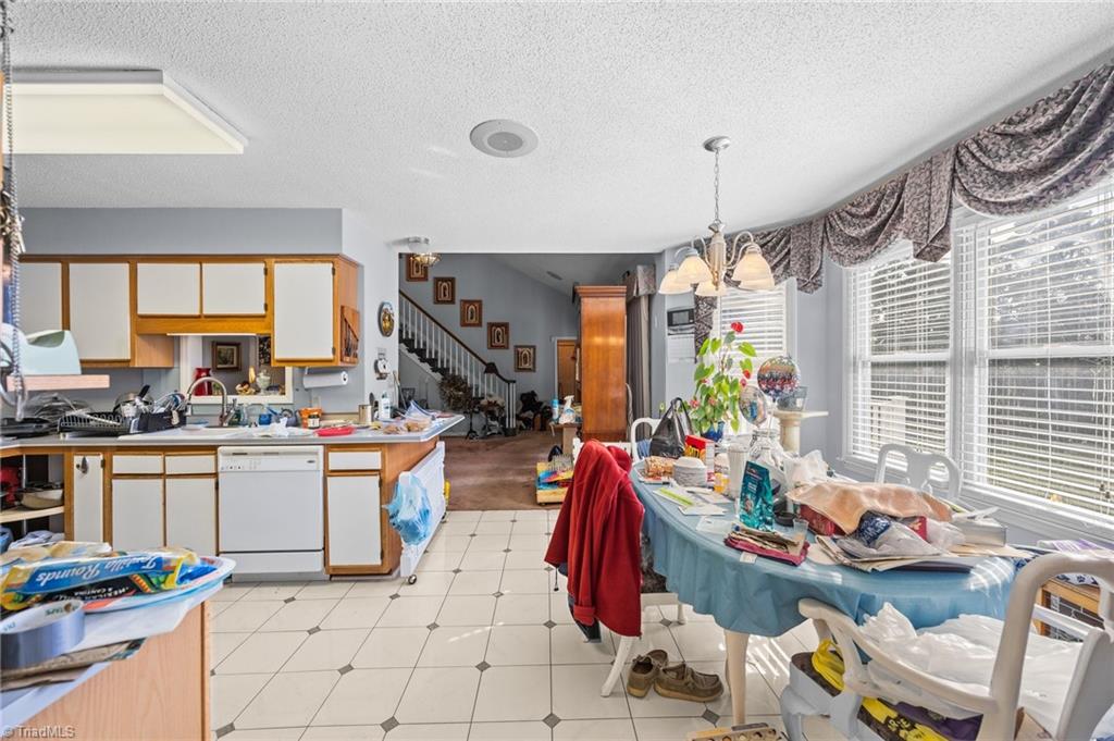 4024 Rural Retreat Road Burlington, NC 27215 - Photo 25 of 50 Breakfast are/kitchen to Living Room