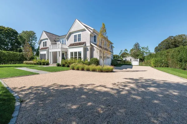 $275,000 | 107 Pulaski Street, Southampton, NY 11968