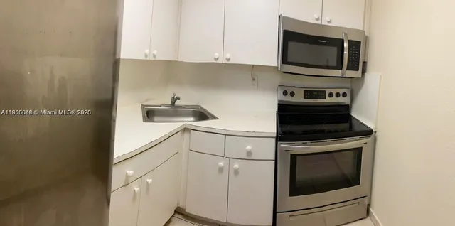 $1,850 | 666 West 81st Street, Unit 220, Hialeah, FL 33014