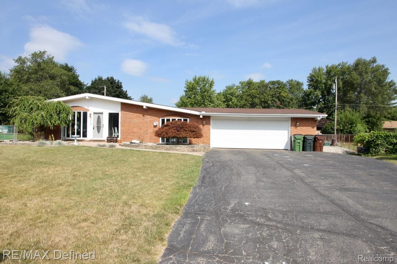 50737 Parsons Drive Utica, MI 48317 - Photo 1 of 26 AJ5E3788.jpg