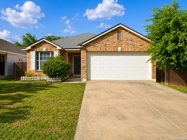 $1,900 | 8627 Brisa Royale, San Antonio, TX 78251
