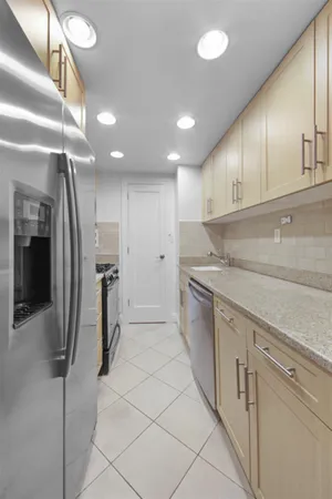 $4,725 | 210 West 89th Street, Unit 6D | Upper West Side