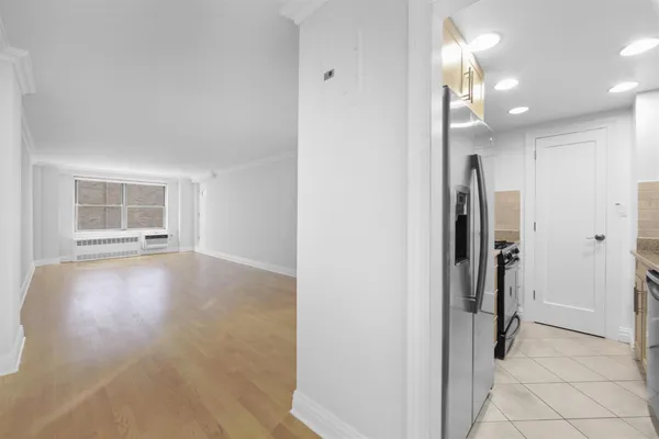 $4,725 | 210 West 89th Street, Unit 6D | Upper West Side