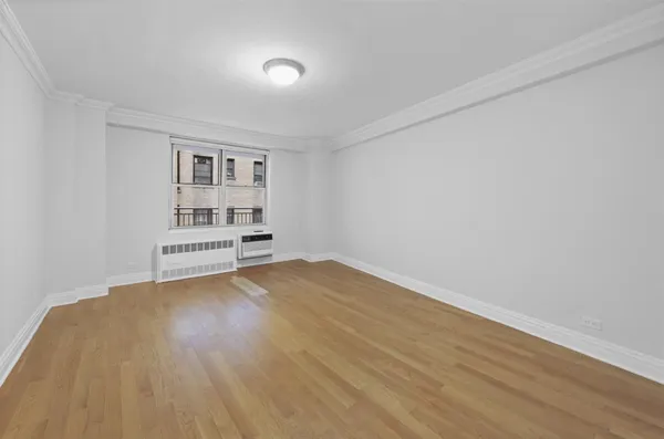 $4,725 | 210 West 89th Street, Unit 6D | Upper West Side