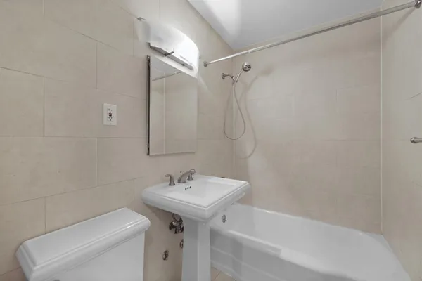 $4,725 | 210 West 89th Street, Unit 6D | Upper West Side