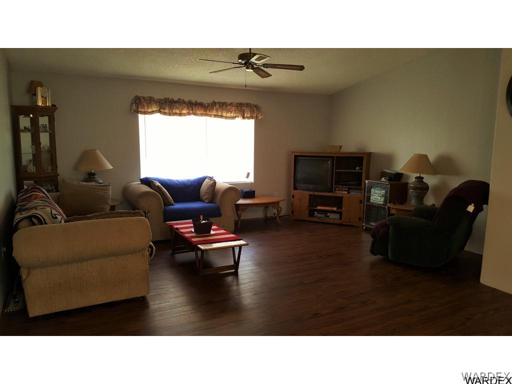 3631 Gila Road Golden Valley, AZ 86413 - Photo 5 of 20 Livingroom