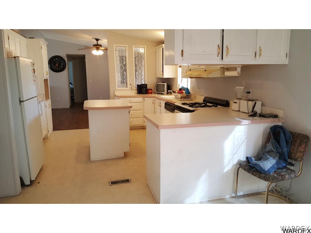 3631 Gila Road Golden Valley, AZ 86413 - Photo 8 of 20 Spacious kitchen