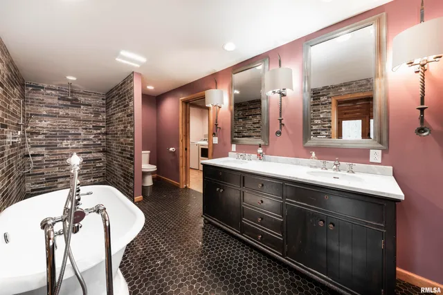 $1,000,000 | 41493 335th Avenue, Griggsville, IL 62340