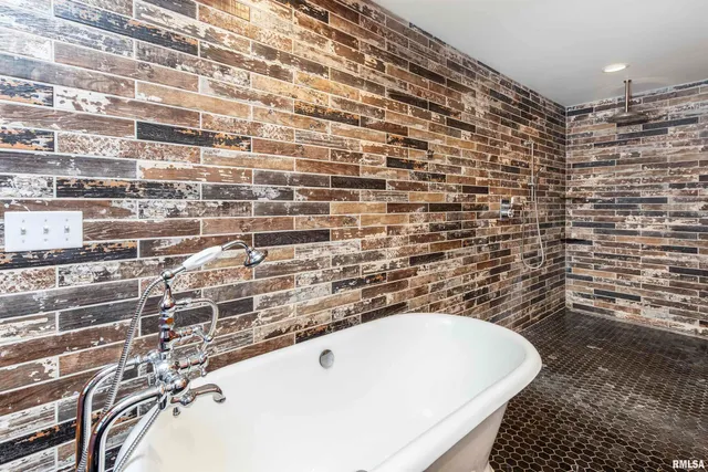 $1,000,000 | 41493 335th Avenue, Griggsville, IL 62340