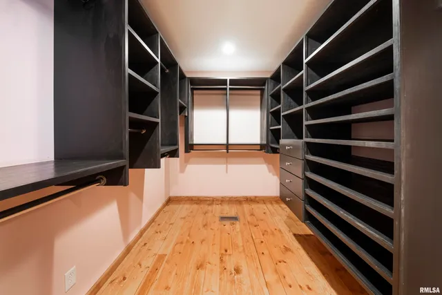 $1,000,000 | 41493 335th Avenue, Griggsville, IL 62340