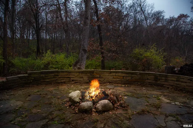 $1,000,000 | 41493 335th Avenue, Griggsville, IL 62340