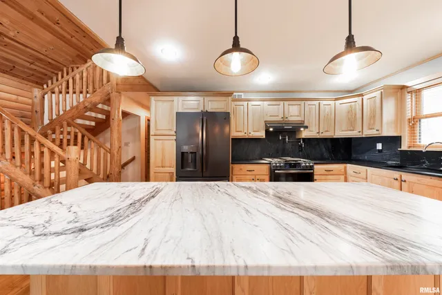 $1,000,000 | 41493 335th Avenue, Griggsville, IL 62340