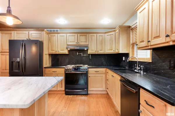 $599,000 | 41493 335th Avenue, Griggsville, IL 62340