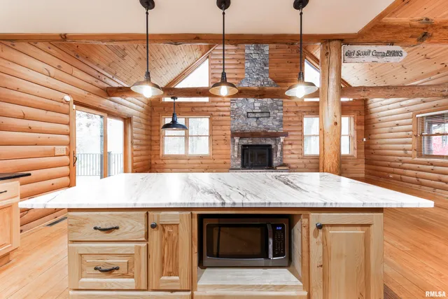 $1,000,000 | 41493 335th Avenue, Griggsville, IL 62340