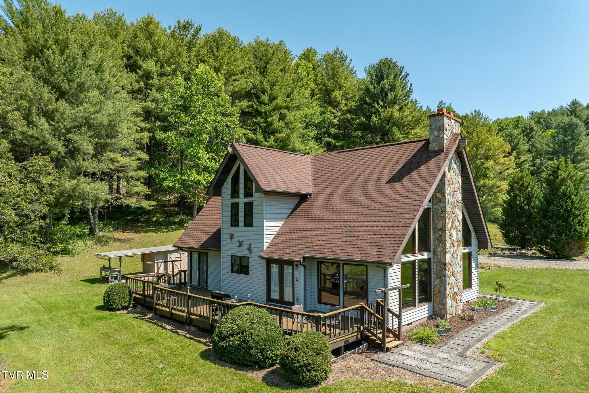 336 Mack Branch Road Mountain City, TN 37683 - Photo 7 of 94 336 Mack Branch Road (21 of 109)