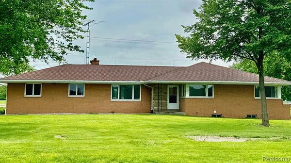 $1,800 | 1727 Norvell Road, Unit 1, Grass Lake, MI 49240