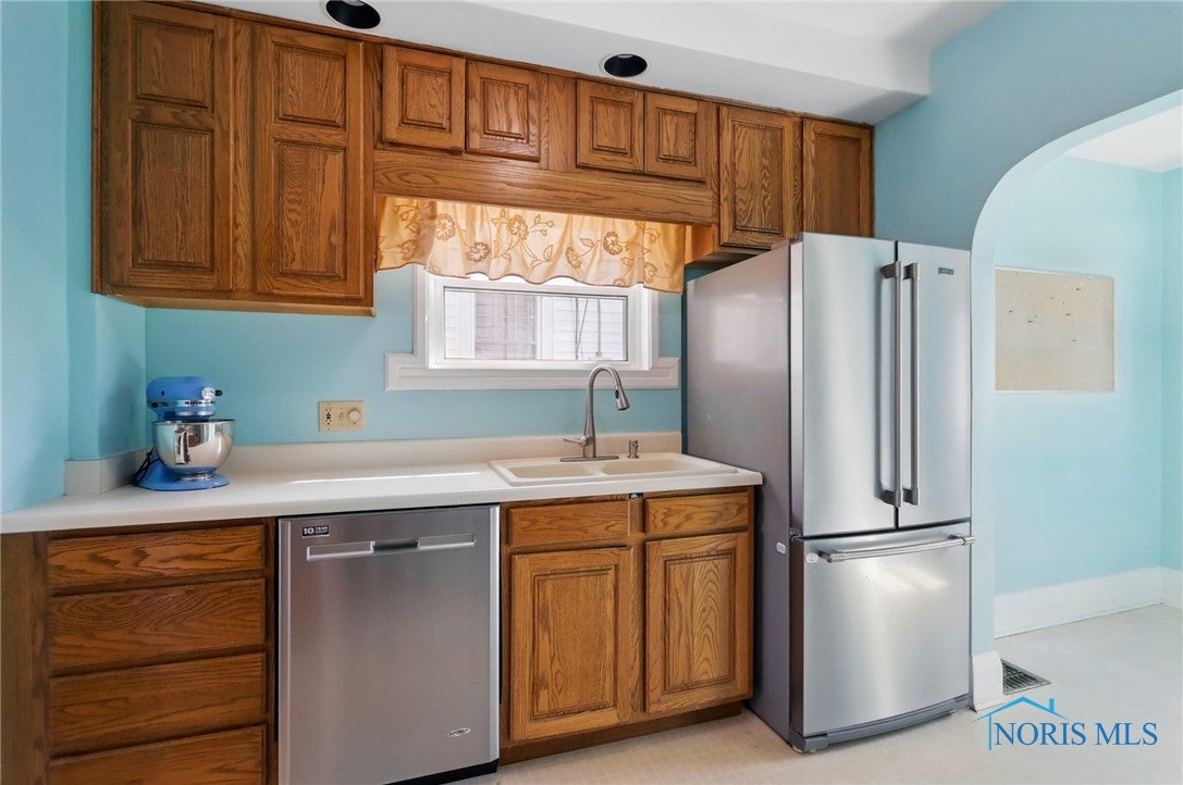 3823 Garrison Road Toledo, OH 43613 - Photo 11 of 33 Gallery Image 11