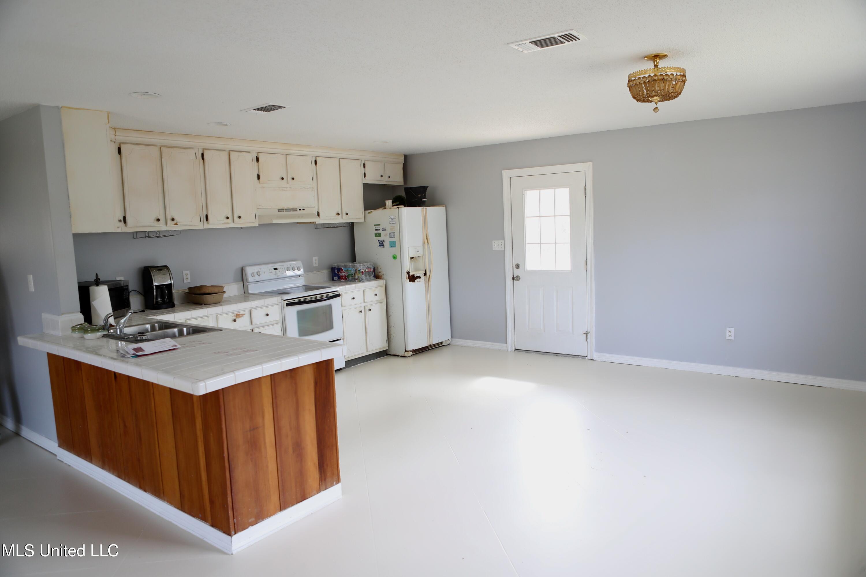 6157 Road 541 Kiln, MS 39556 - Photo 4 of 23 A60I2291