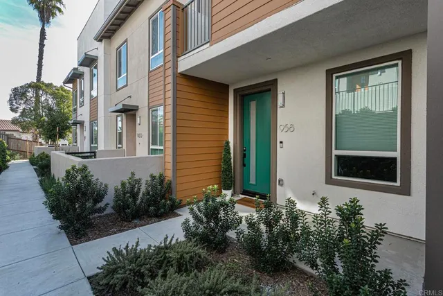 $670,000 | 958 Foxwood Lane, Vista, CA 92081