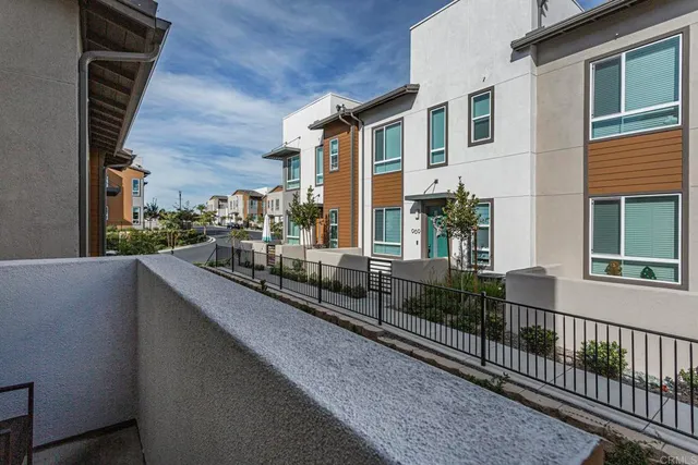 $670,000 | 958 Foxwood Lane, Vista, CA 92081