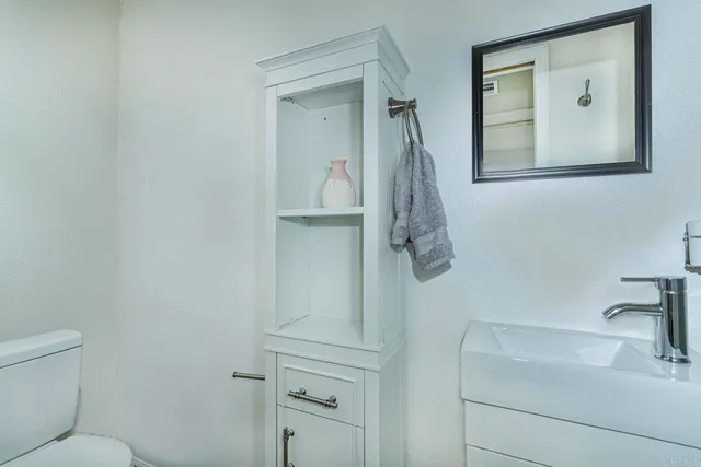 $670,000 | 958 Foxwood Lane, Vista, CA 92081