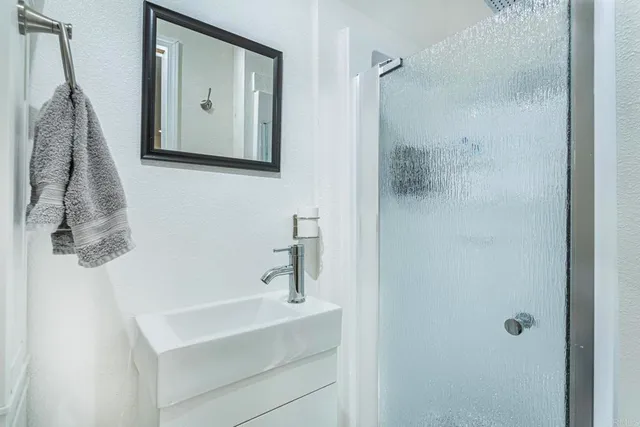 $670,000 | 958 Foxwood Lane, Vista, CA 92081