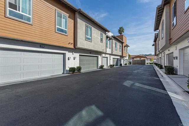 $670,000 | 958 Foxwood Lane, Vista, CA 92081