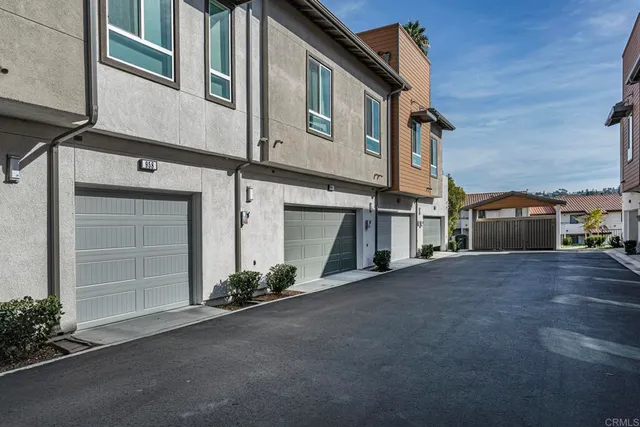 $670,000 | 958 Foxwood Lane, Vista, CA 92081