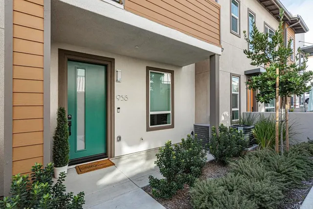 $670,000 | 958 Foxwood Lane, Vista, CA 92081