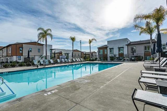 $670,000 | 958 Foxwood Lane, Vista, CA 92081