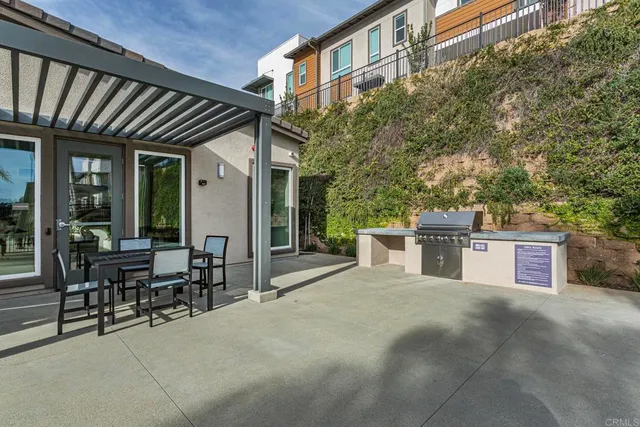 $670,000 | 958 Foxwood Lane, Vista, CA 92081