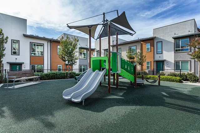 $670,000 | 958 Foxwood Lane, Vista, CA 92081