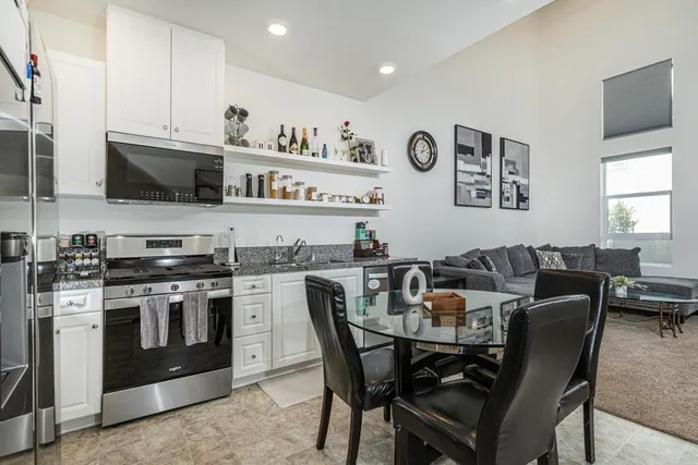 $670,000 | 958 Foxwood Lane, Vista, CA 92081