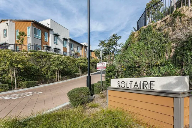 $670,000 | 958 Foxwood Lane, Vista, CA 92081