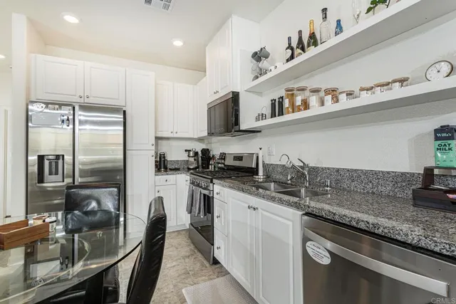 $670,000 | 958 Foxwood Lane, Vista, CA 92081